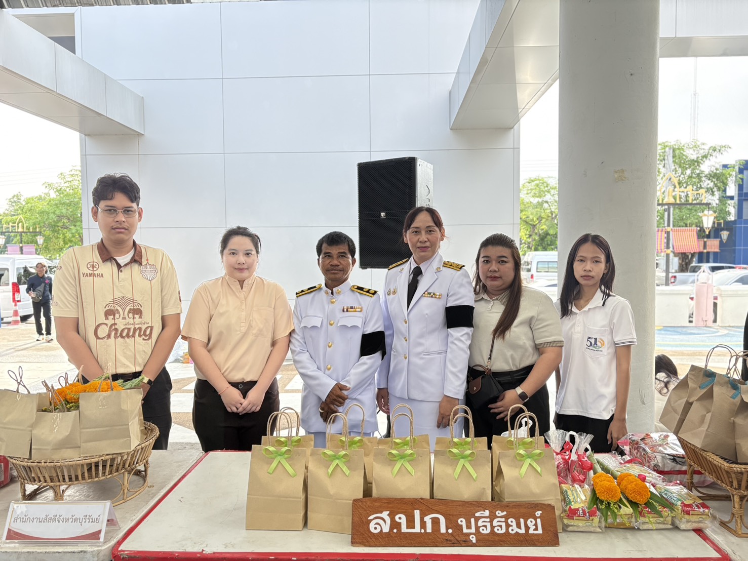 title - วันเสาร์ที่ 30 พฤษภาคม 2569 นายประเสริฐ กาญจนเกียรติกุล ปฏิรูปที่ดินจังหวัดบุรีรัมย์ มอบหมายให้เจ้าหน้าที่กลุ่มยุทธศาสตร์และการปฏิรูปที่ดิน ส.ป.ก.บุรีรัมย์ ร่วมพิธีสวดพระพุทธมนต์ พิธีทำบุญตักบาตรถวายพระราชกุศล พิธีวางพวงมาลาและถวายราชสดุดี เนื่องในรัฐพิธีวันที่ระลึก พระบาทสมเด็จพระปกเกล้าเจ้าอยู่หัว จังหวัดบุรีรัมย์